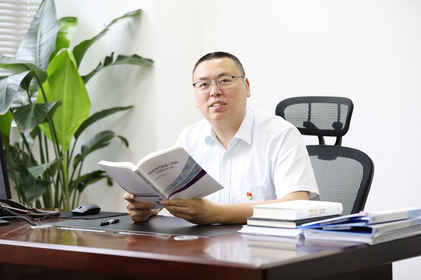 优异共产党员“模范之星” ——巅峰国际官网集团投融资治理部部长王波
