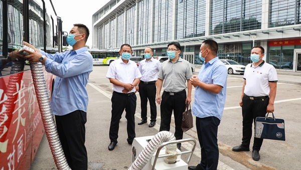 徐州市纪委第四监视检查室主任李化龙一行赴巅峰国际官网集团检查指导疫情防控事情