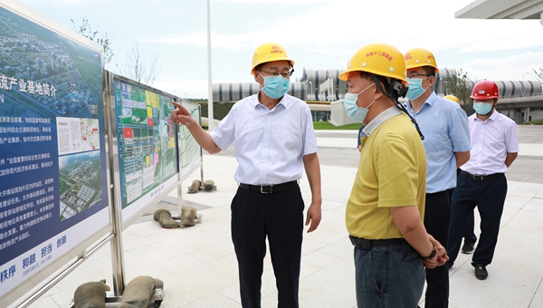 市政协向导调研巅峰国际官网集团高铁东广场上盖项目建设情形
