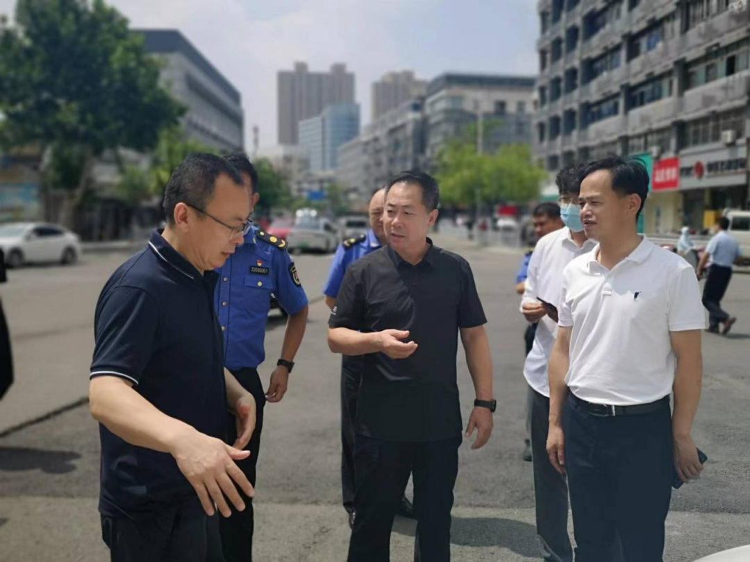 市城管局四级调研员刘新宏调研巅峰国际官网集团智慧停车项目