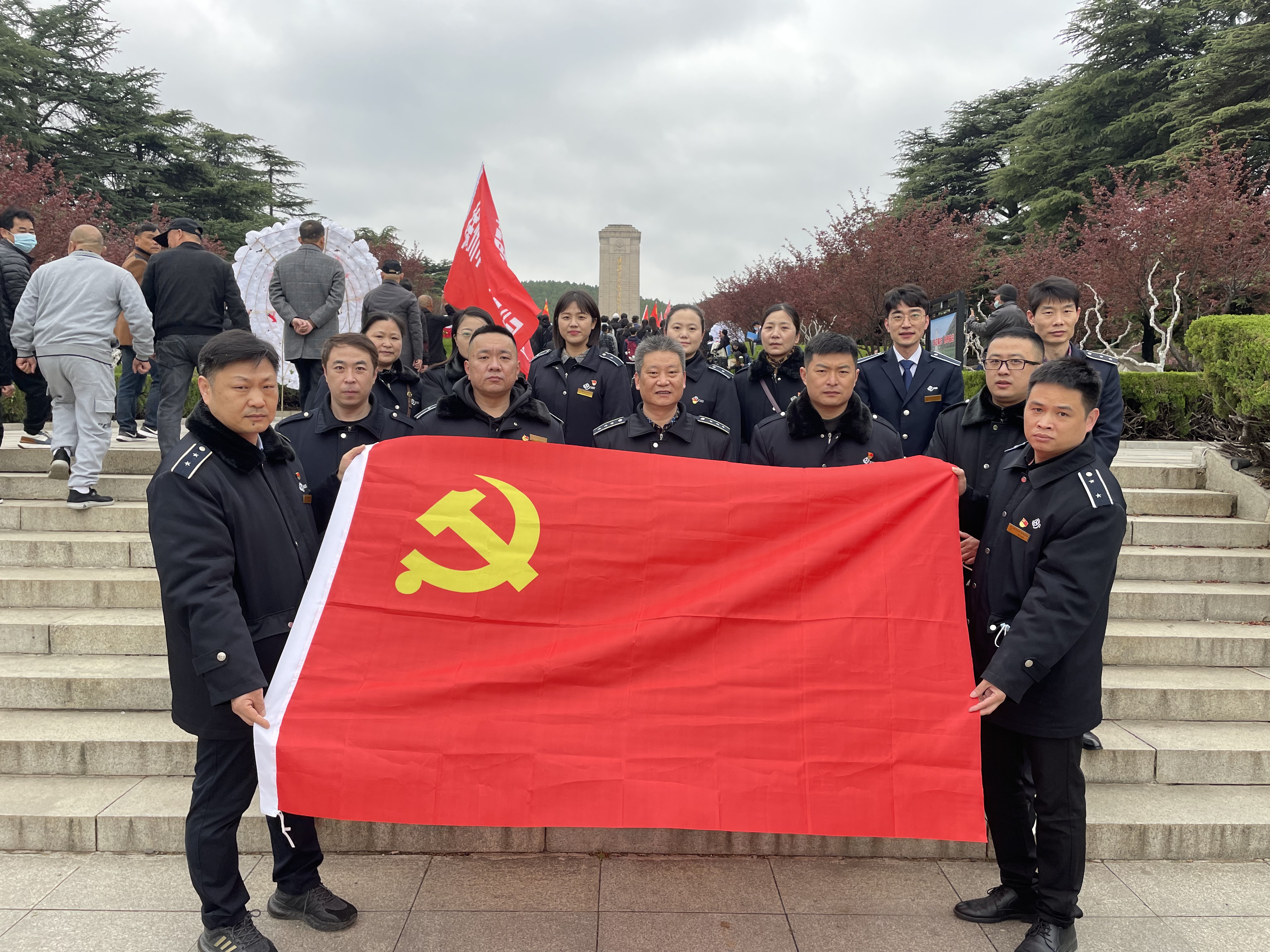 站务公司开展“思念革命先烈 弘扬革命精神”暨清明祭扫运动