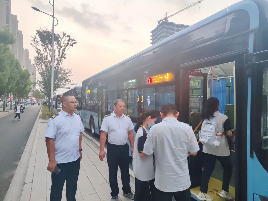 多措并举，，，公交集团周全开启清静“护学”模式