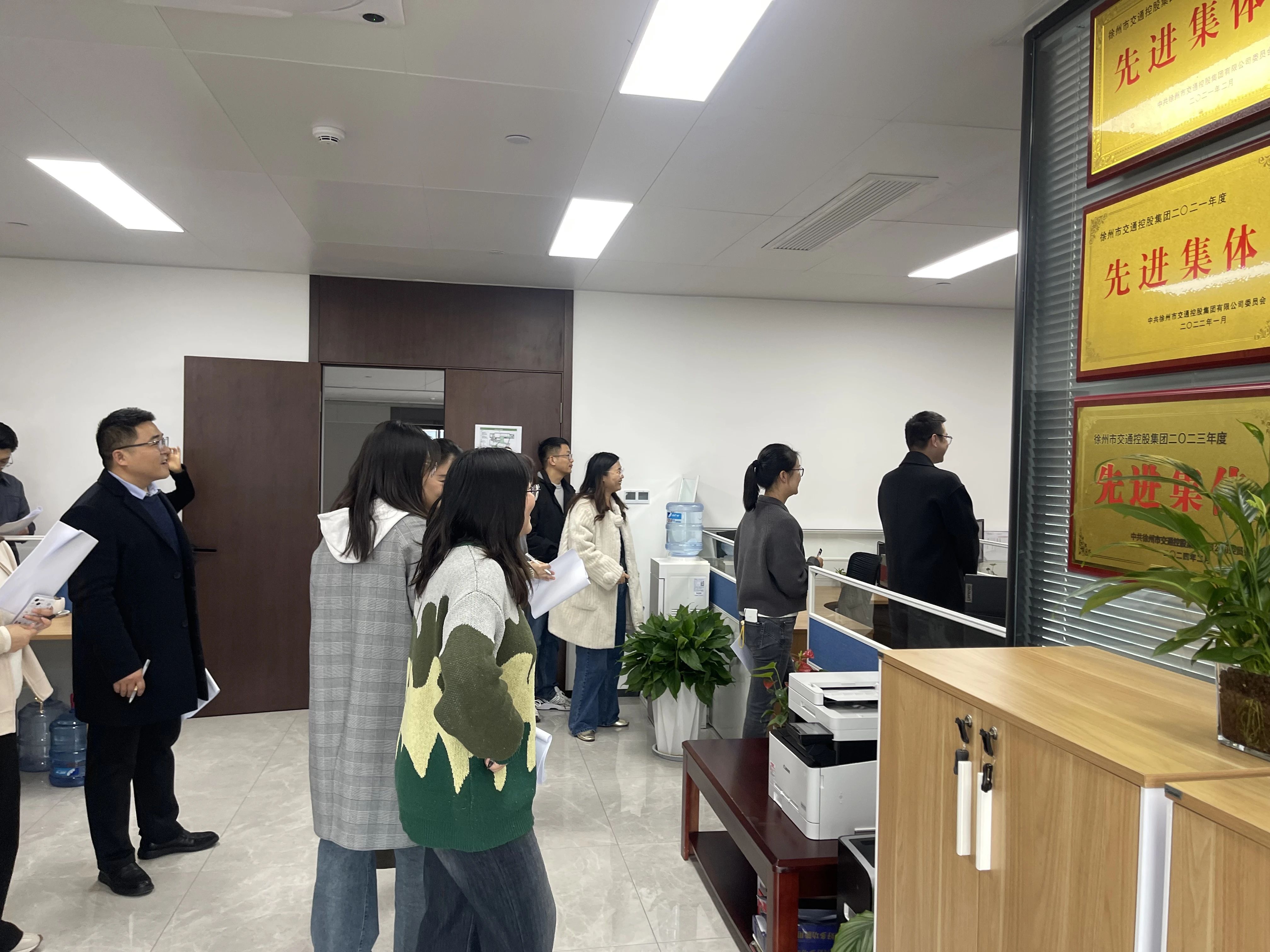 集团本部党总支开展“三净三无”办公室评选运动