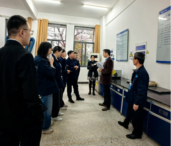 伟鸿公司顺遂通过公路工程乙级资质现场评审