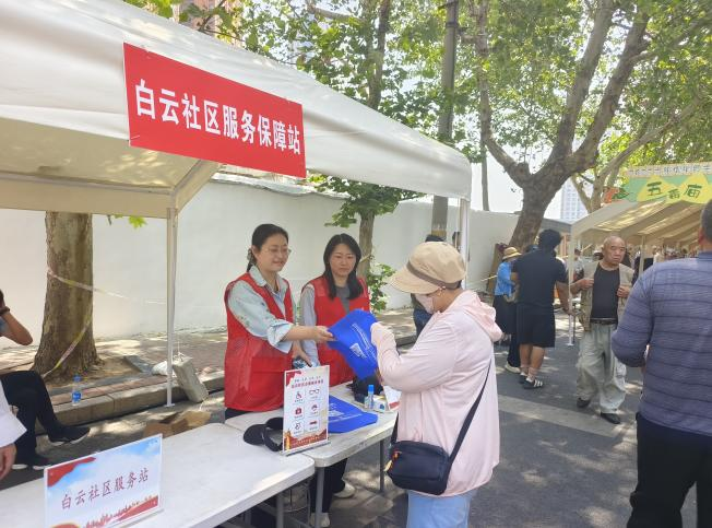冠盛路桥党总支开展五毒庙会自愿效劳运动