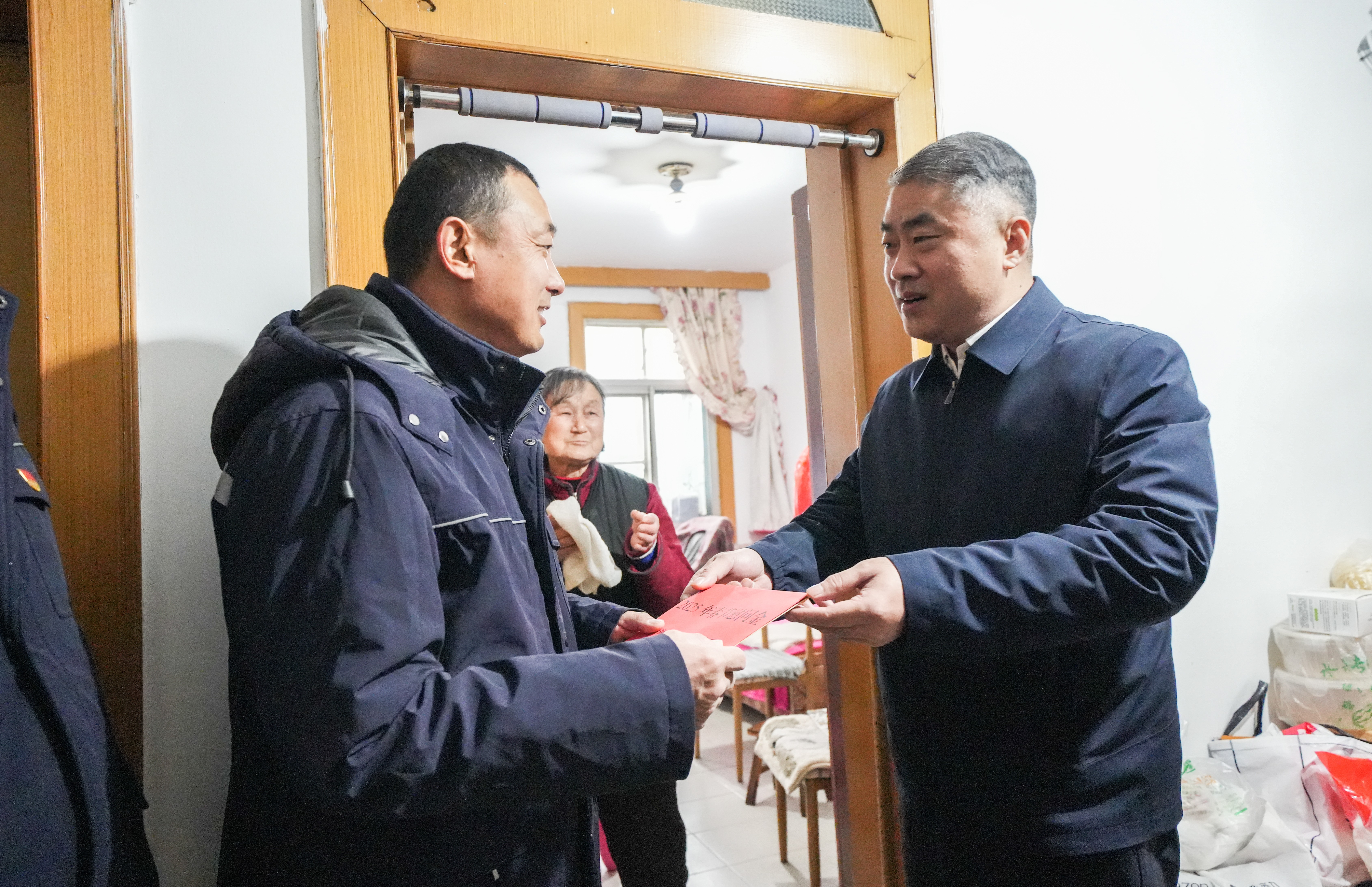 徐州巅峰国际官网集团党委集中开展新春走访慰问运动